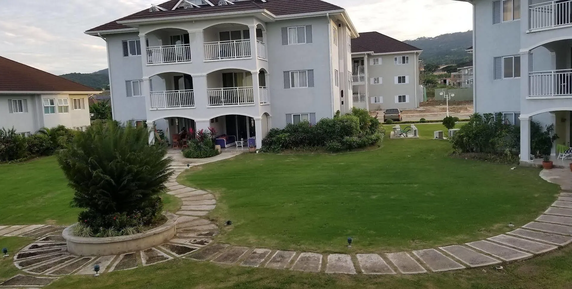 Oceanic View Apartment At Fern Court Saint Ann's Bay