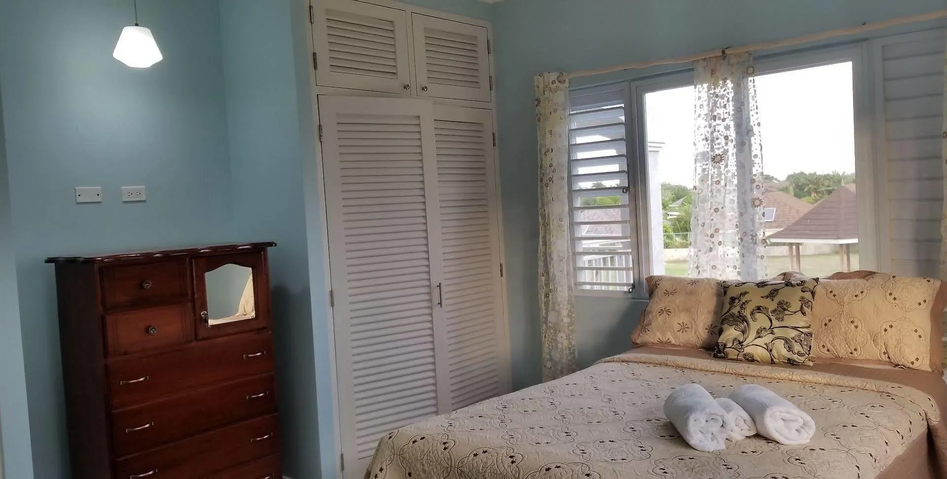 Oceanic View Apartment At Fern Court Saint Ann's Bay